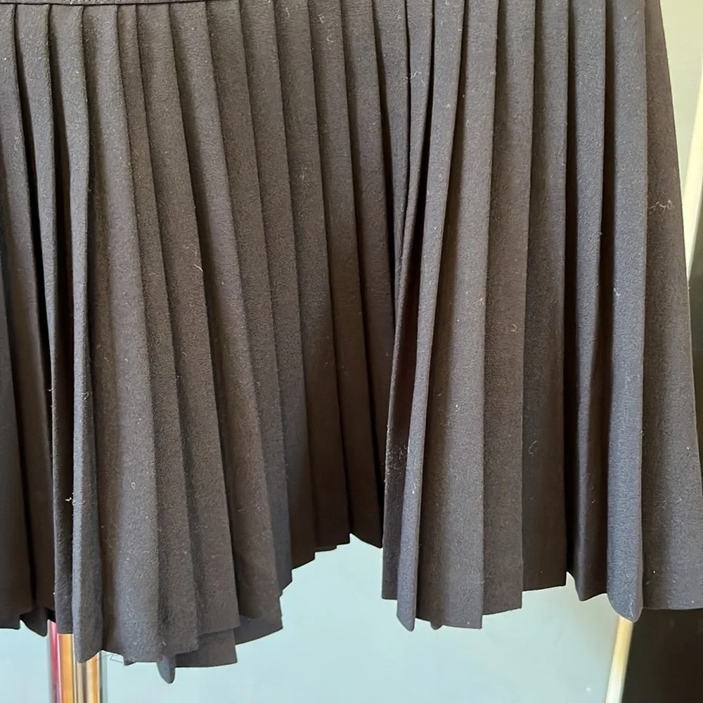 🥑Club Monaco pleated drop waist mini skirt black size 0 Tenniscore